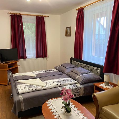 Vadrozsa Vendeghaz-Apartman Демьен Экстерьер фото