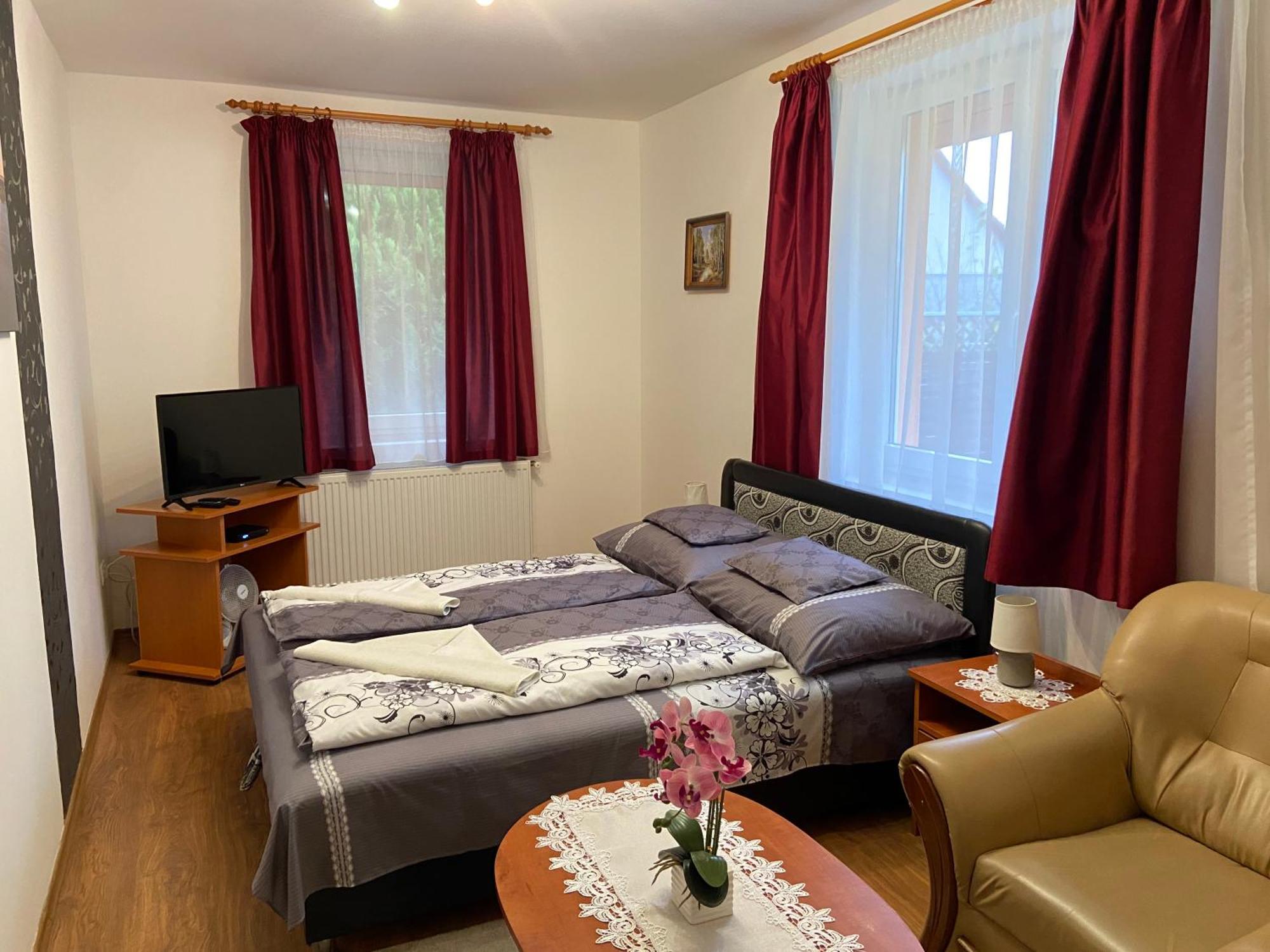 Vadrozsa Vendeghaz-Apartman Демьен Экстерьер фото